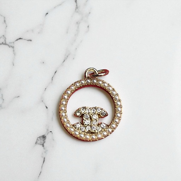 CC Stamped Zipper Pull - Picture 1 of 3